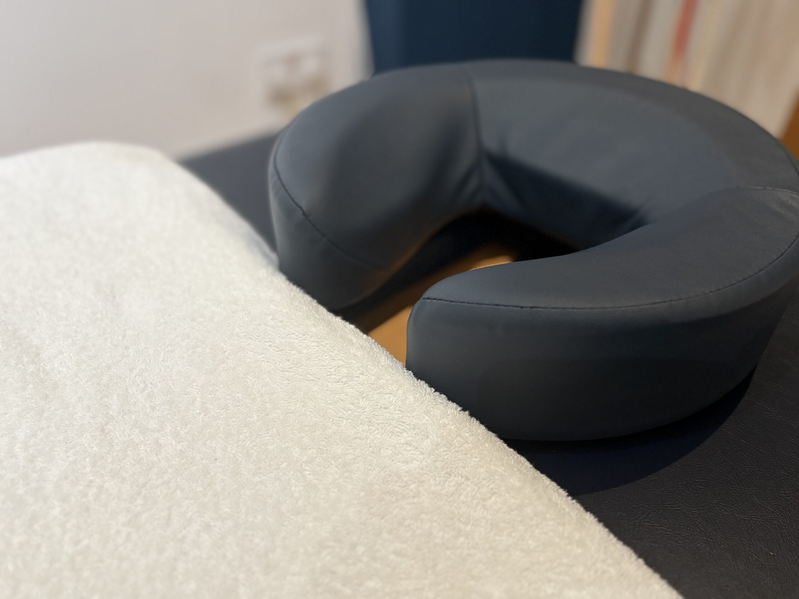 Close up image of the head area of a plinth with padded face cradle